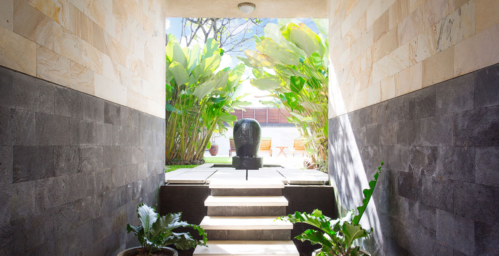 Villa Bayu Gita Residence - Pathway to the pool